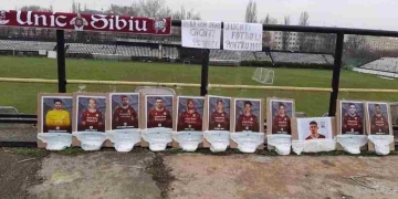 Llevaron pañales a la sede del club como protesta contra los jugadores