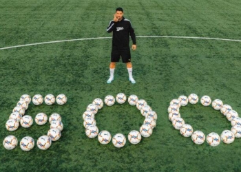Luis Suárez donó balones de fútbol a jugadores jóvenes