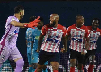 Otra vez el capitán ¡Golazo de tiro libre de Sebastián Viera!