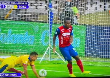 Increíble gol con la mano validado de Ray Vanegas con Deportivo Pasto al DIM