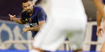 ¡Golazo de Edwin Cardona! Tiro libre y el balón por debajo de la barrera