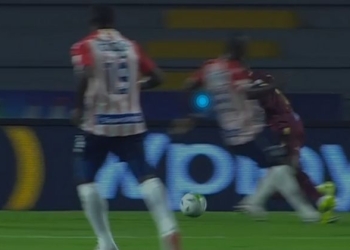 ¡Ni miró el VAR! Jugada polémica a favor del Junior en la victoria sobre Deportes Tolima
