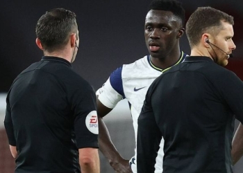 Lluvia de críticas para Dávinson Sánchez tras la derrota de Tottenham ante Arsenal