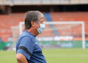 Bolillo Gómez: "Estamos bajitos por todos los problemas que hemos tenido"