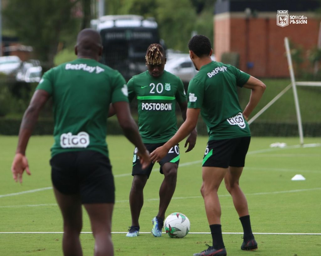 ¿Qué es lo que pasa con Déinner Quiñones en Atlético Nacional?