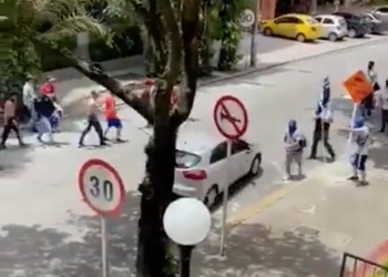 Videos: hinchas de Millonarios se enfrentaron con armas blancas al Norte de Cali