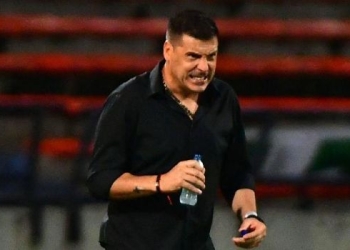 Juan Cruz su buena relación con la hinchada del América