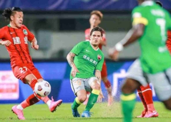 Juan Fernando Quintero hizo 2 asistencias en su debut oficial con el Shenzhen
