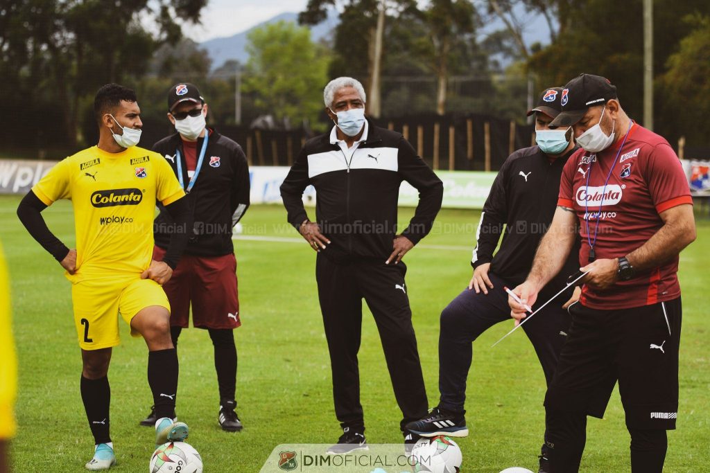 Pacho Maturana visitó primer entrenamiento de DIM como directivo