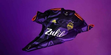 Su uniforme es un homenaje a Jimi Hendrix