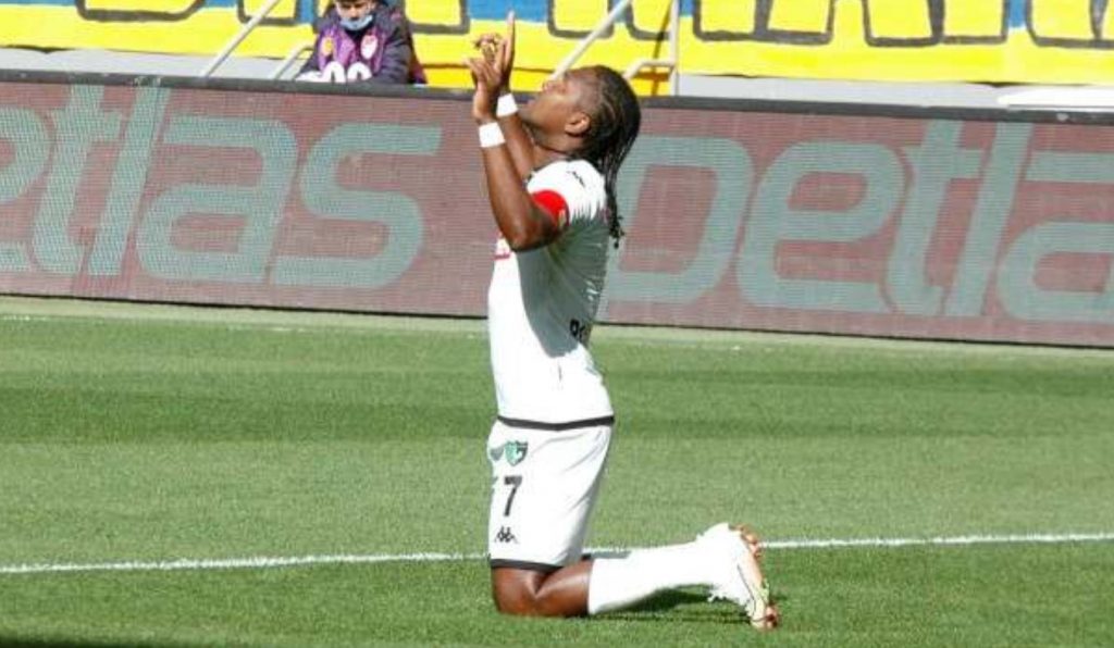 Tiro libre. Cobra Hugo Rodallega. Igual: ¡Golazo!