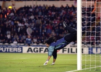 Los cinco arqueros que anotaron más goles en la historia del fútbol
