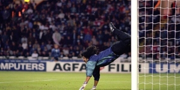 Los cinco arqueros que anotaron más goles en la historia del fútbol