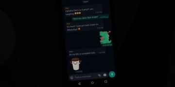 ¿Cómo activar el modo oscuro en WhatsApp?