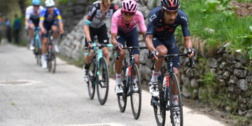 Egan Bernal: a un día y 30 kms de coronarse en el Giro de Italia