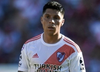 La camiseta con la que tapará Enzo Pérez ante Santa Fe