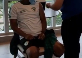 Otro equipo colombiano ya recibió primera dosis de vacuna contra COVID-19