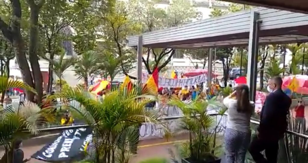 Manifestantes en Pereira protestan para que no se juegue Atlético Nacional vs. Nacional