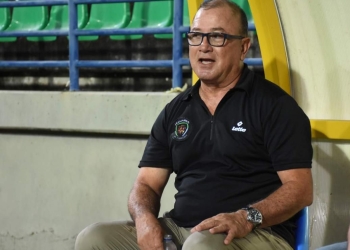 Envigado ya tiene DT: José Alberto Suárez asumió el banco Naranja