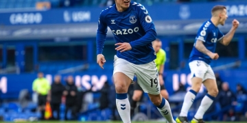 Le salió defensor en Inglaterra a James: "Tiene la calidad para marcar diferencia en Everton"