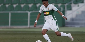 Johan Mojica otro colombiano que volvería a cambiar de equipo