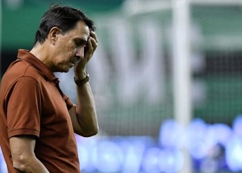 Guimarães: "Nos estamos involucrando demasiado emocionalmente en el juego"