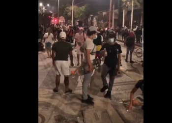 Otra vez disturbios a las afueras del Romelio Martínez