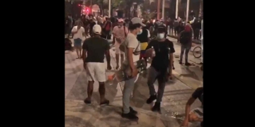 Otra vez disturbios a las afueras del Romelio Martínez