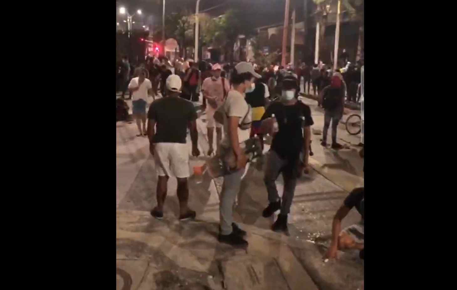 Otra vez disturbios a las afueras del Romelio Martínez