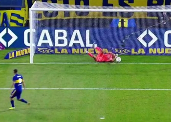 Periodistas argentinos y el penalti de Edwin Cardona: de “canchero” a “irresponsable”