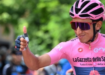 Egan Bernal volvió a perder tiempo con Yates, pero sigue de líder en el Giro de Italia