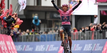 Egan Bernal ganó la etapa reina del Giro de Italia y es más líder que nunca