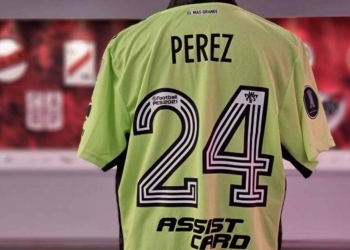 A la venta el buzo adidas de Enzo Pérez, cuando atajó contra Santa Fe