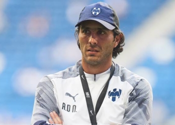 Aldo de Nigris fue presentado como el entrenador del Raya2, el nuevo filial de Monterrey