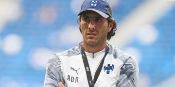 Aldo de Nigris fue presentado como el entrenador del Raya2, el nuevo filial de Monterrey