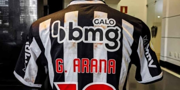 Atlético Mineiro subastó una camiseta ensangrentada