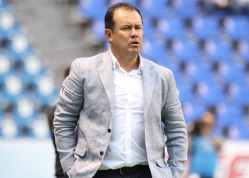 Cruz Azul ha llegado a un acuerdo con Juan Reynoso para que continúe siendo su DT un año más