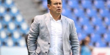 Cruz Azul ha llegado a un acuerdo con Juan Reynoso para que continúe siendo su DT un año más