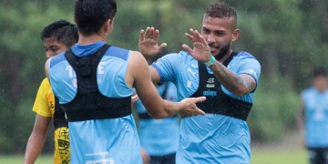 Duván Vergara, dorsal 10 y asistencia en su primer partido de pretemporada