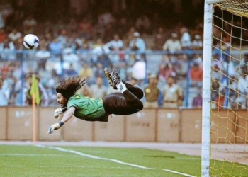La jugada del arquero de Bolivia que comparan con el escorpión de Higuita
