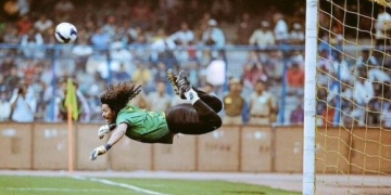 La jugada del arquero de Bolivia que comparan con el escorpión de Higuita