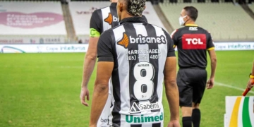 Imprimió nombres de personas desaparecidas en su camiseta
