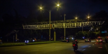 Hinchas de Nacional piden salida de Guimarães con pancartas en la calles de Medellín