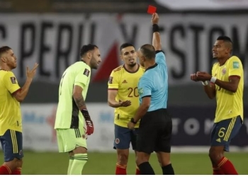 El respaldo de Cuadrado a Daniel Muñoz tras la expulsión en el Perú vs. Colombia