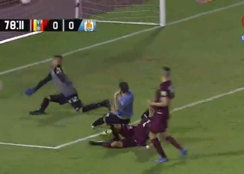 ¡Con todo! Joel Graterol y el pelotazo que atajó con el rostro