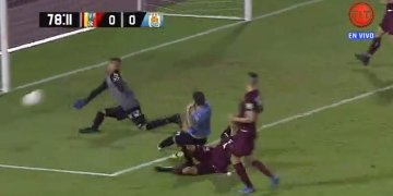 ¡Con todo! Joel Graterol y el pelotazo que atajó con el rostro