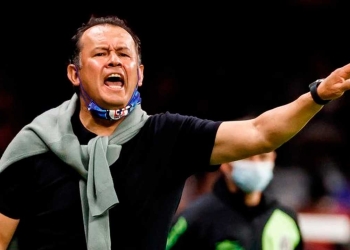 Cruz Azul ha hecho oficial la renovación de Juan Reynoso como su estratega