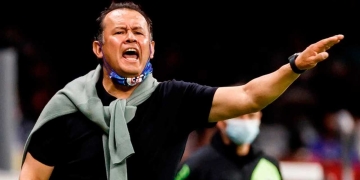 Cruz Azul ha hecho oficial la renovación de Juan Reynoso como su estratega