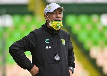 El entrenador del León Ariel Holan no descarta salidas o llegadas al equipo luego de la Copa América