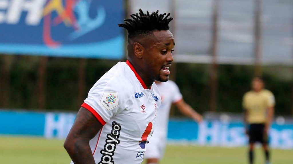 Gustavo Torres se tardó 30 minutos en hacer su primer doblete con América